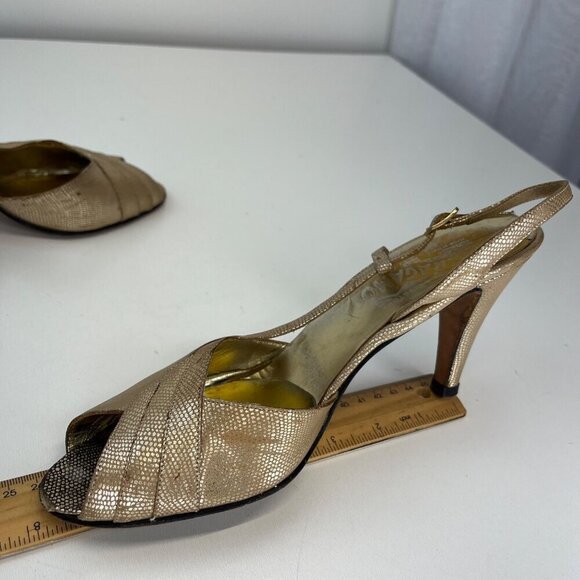 Salvatore Ferragamo Gold Peep Toe Sling Back Heels Size 8.5 Made In Italy - Picture 5 of 11